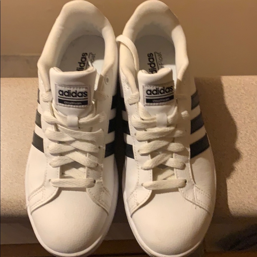 Women’s Adidas cloud foam size 7.5